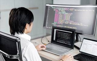 荣成 api php源码,下载的php源码怎么运行呢？